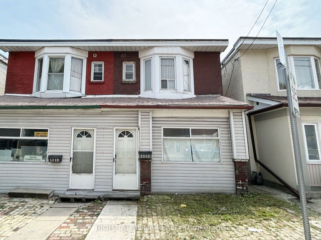1313 Gerrard Street, Toronto E01