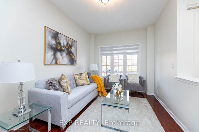 111 Knowles Drive, Toronto E11