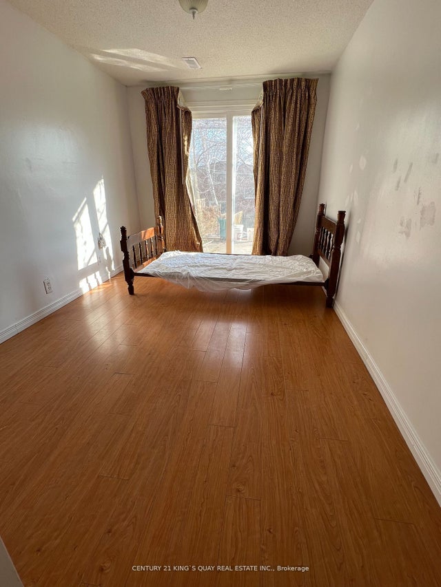 74 Glendower Circuit Lower, Toronto E05