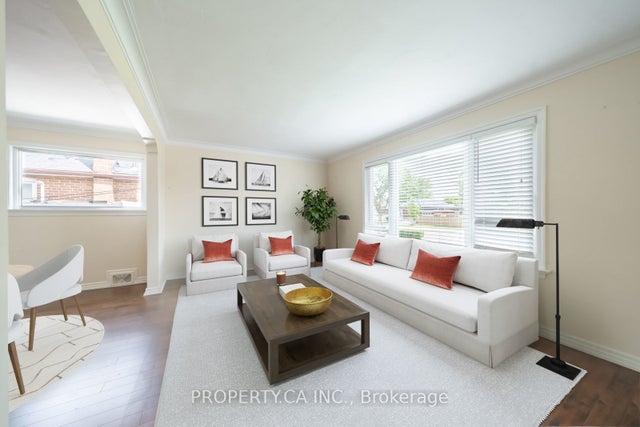 1592 Pharmacy Avenue, Toronto E04