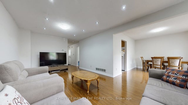 39 Lamay Crescent, Toronto E11