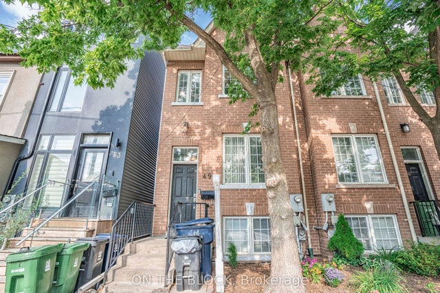 49 Leslie Street, Toronto E01