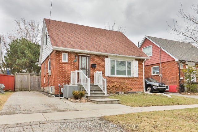 11 Dorine Crescent, Toronto E04