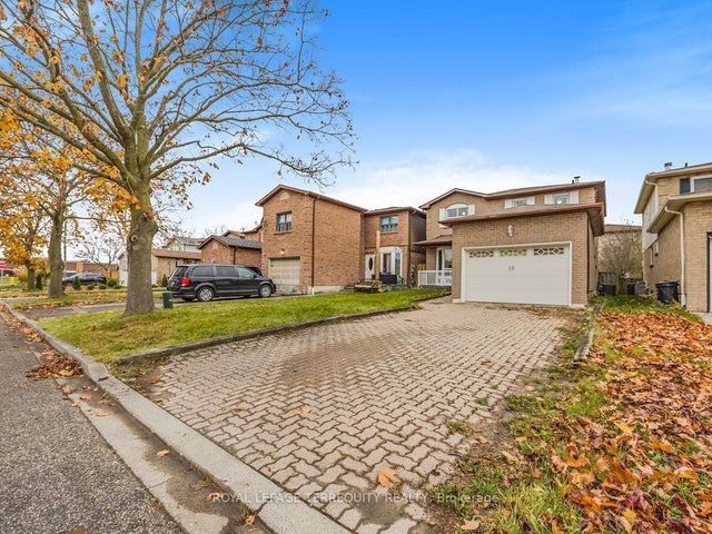 18 Charlton Crescent, Ajax