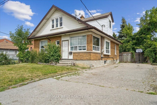 677 Danforth Road, Toronto E04