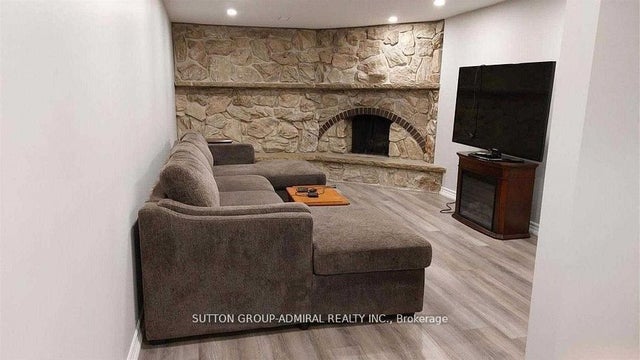 854 Moretta Avenue N, Pickering