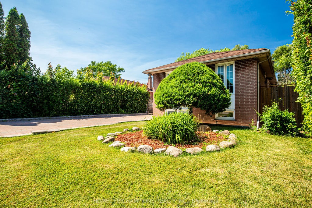 1366 Poprad Avenue, Pickering