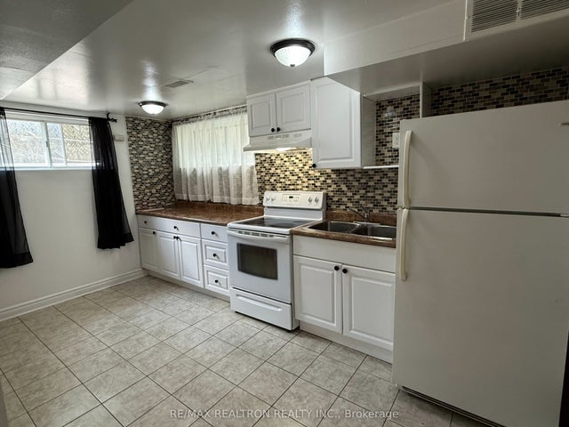 56 Overture Road Lower, Toronto E10