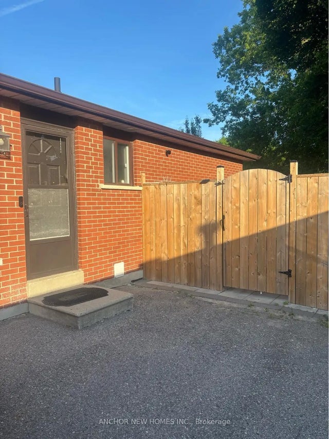 317 Burrows Hall Boulevard, Toronto E11