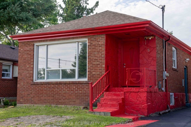 6 Seminole Avenue, Toronto E09