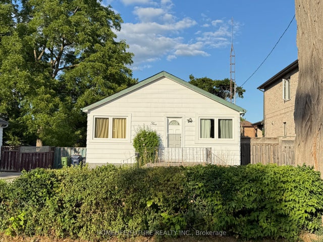 5 Weir Crescent, Toronto E10