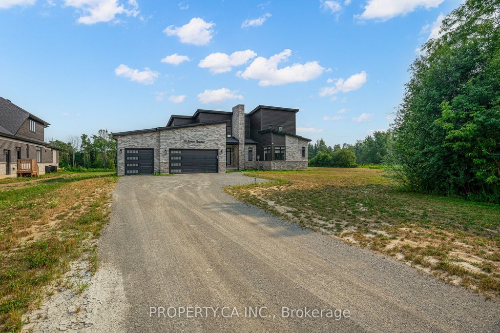 11 Jones Avenue, Clarington