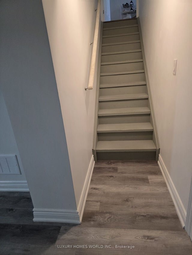 60 Alden Square, Ajax