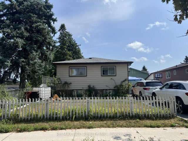33 Crow Trail, Toronto E11