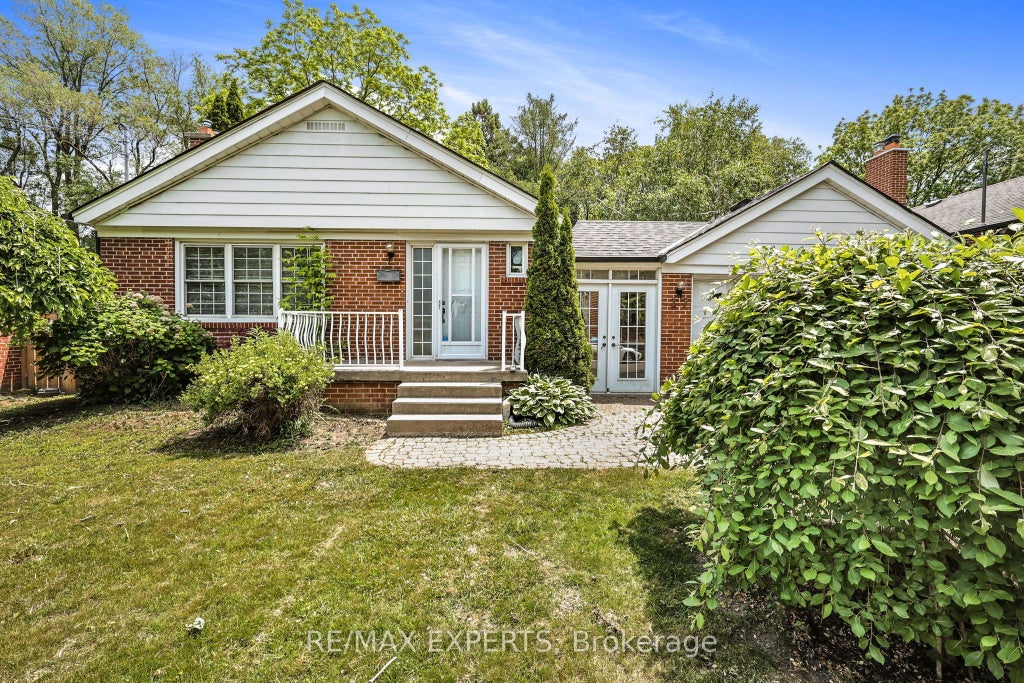 17 Brinloor Boulevard, Toronto E08