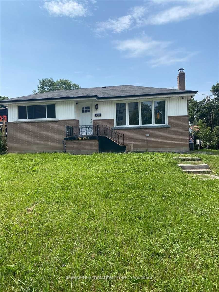 240 Markham Road Main, Toronto E08