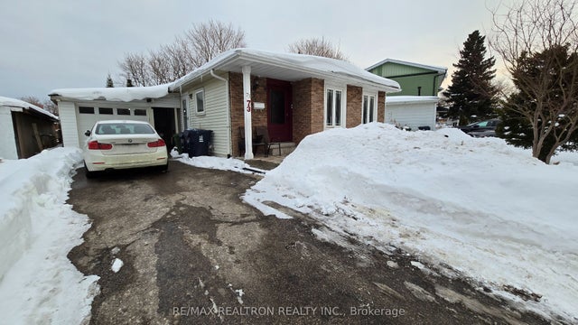 73 Crow Trail, Toronto E11