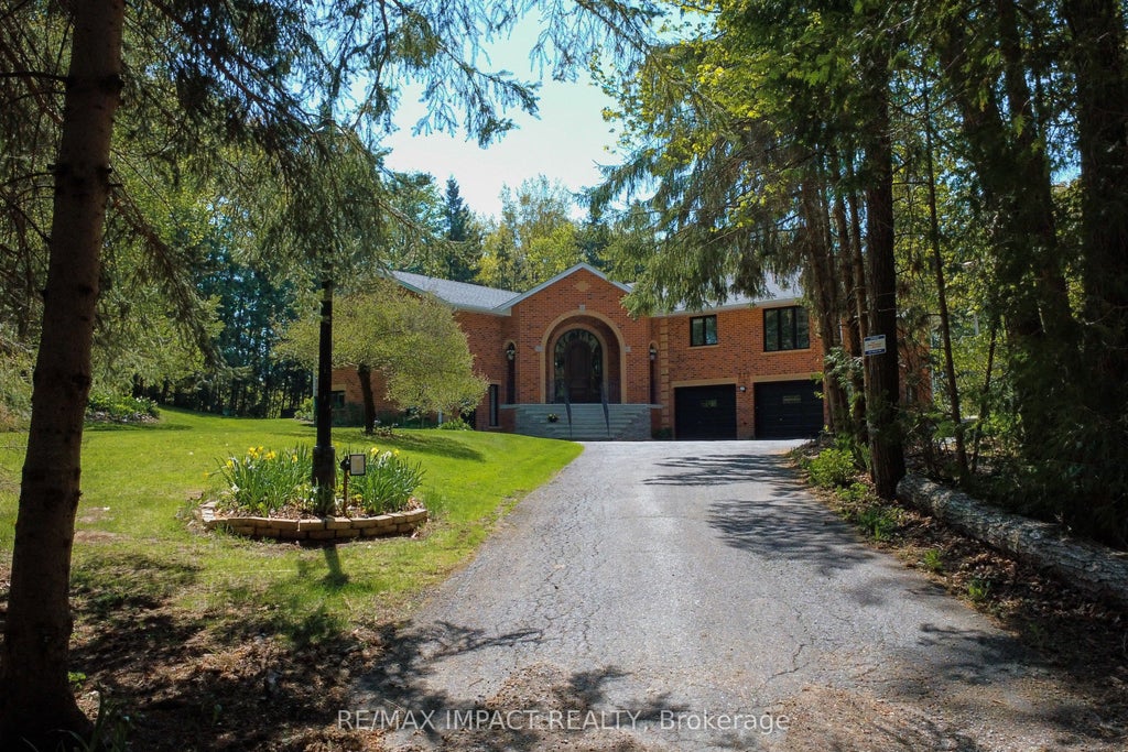 215 Raglan Road W, Oshawa