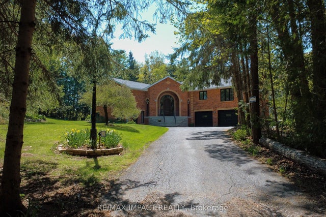 215 Raglan Road W, Oshawa