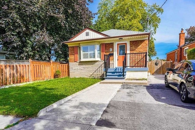4 Gully Drive, Toronto E09