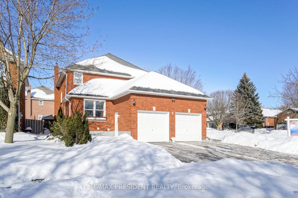2 White Cliffe Drive, Clarington