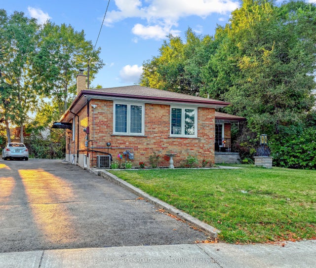 46 Ronway Crescent, Toronto E09