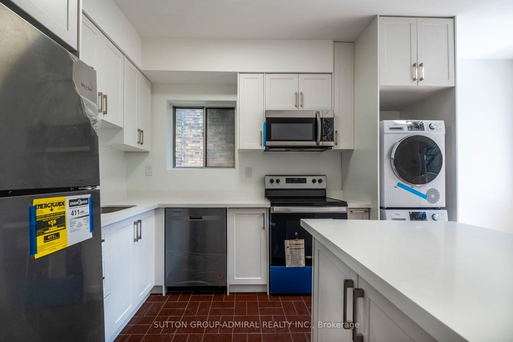 1969 Queen Street E 2, Toronto E02