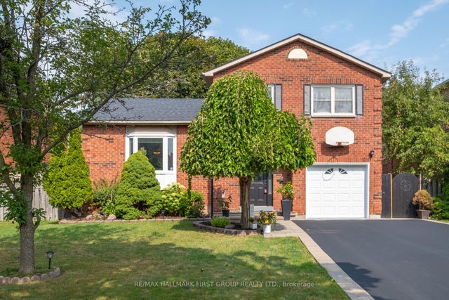 130 William Stephenson Drive, Whitby