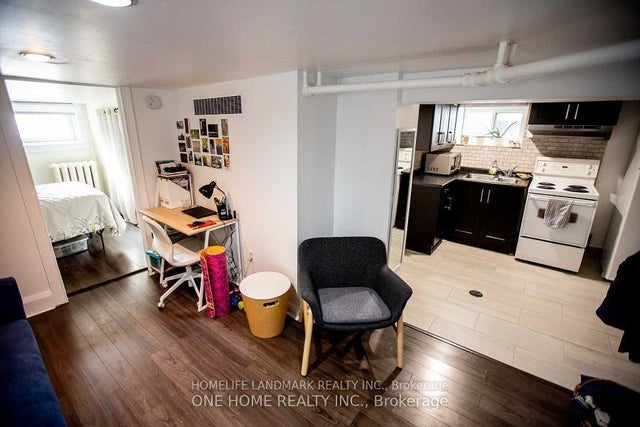 245 Sammon Avenue, Toronto E03