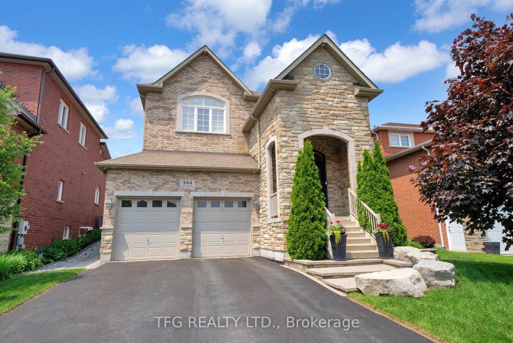 944 Grand Ridge Avenue, Oshawa