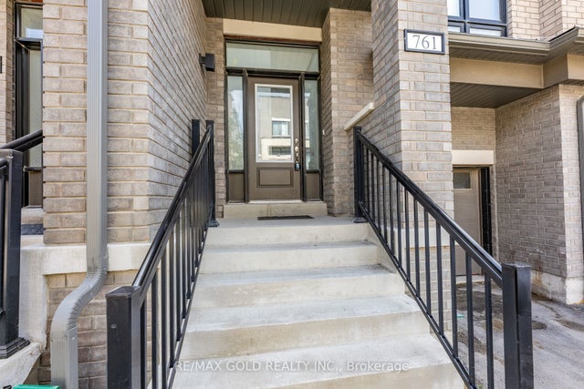 761 Heathrow Path, Oshawa