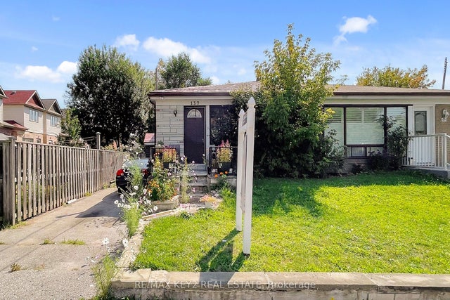 137 Newlands Avenue, Toronto E04