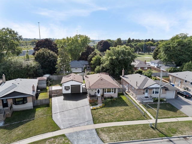 924 Mccullough Drive, Whitby