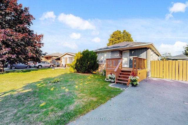 855 Zator Avenue, Pickering