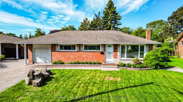 592 Carlyle Court, Oshawa