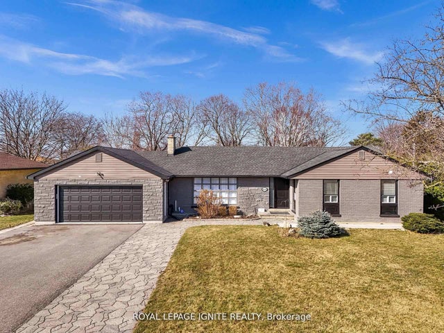 806 Henry Street, Whitby