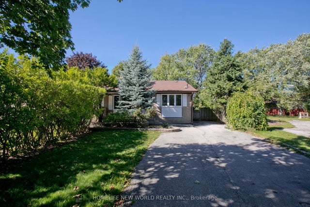 49 Thorncroft Crescent, Ajax