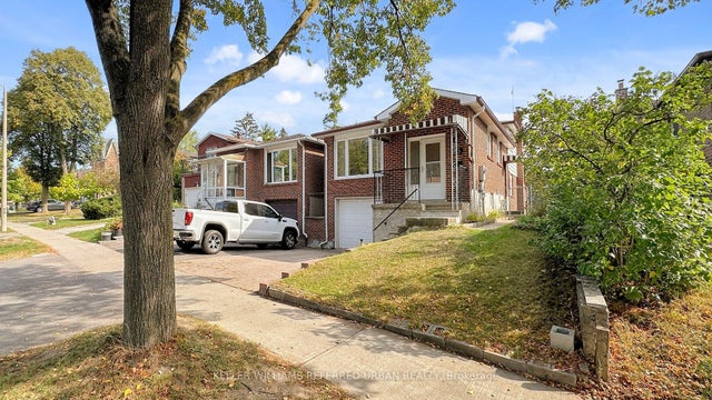 15 Thistlewaite Crescent, Toronto E07