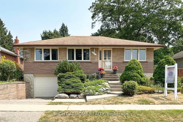 207 Hallett Avenue, Whitby
