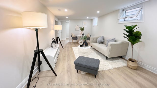 86 Araman Drive, Toronto E05