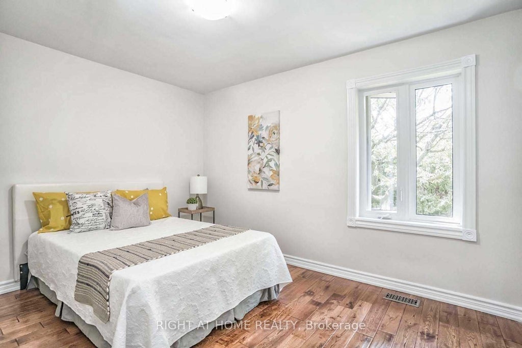 20 Stokewell Place (main), Toronto E09