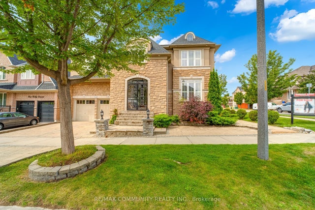 2 Dolby Crescent, Ajax