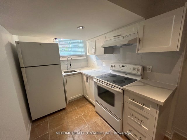 83 Cornwallis Drive Bm B, Toronto E04