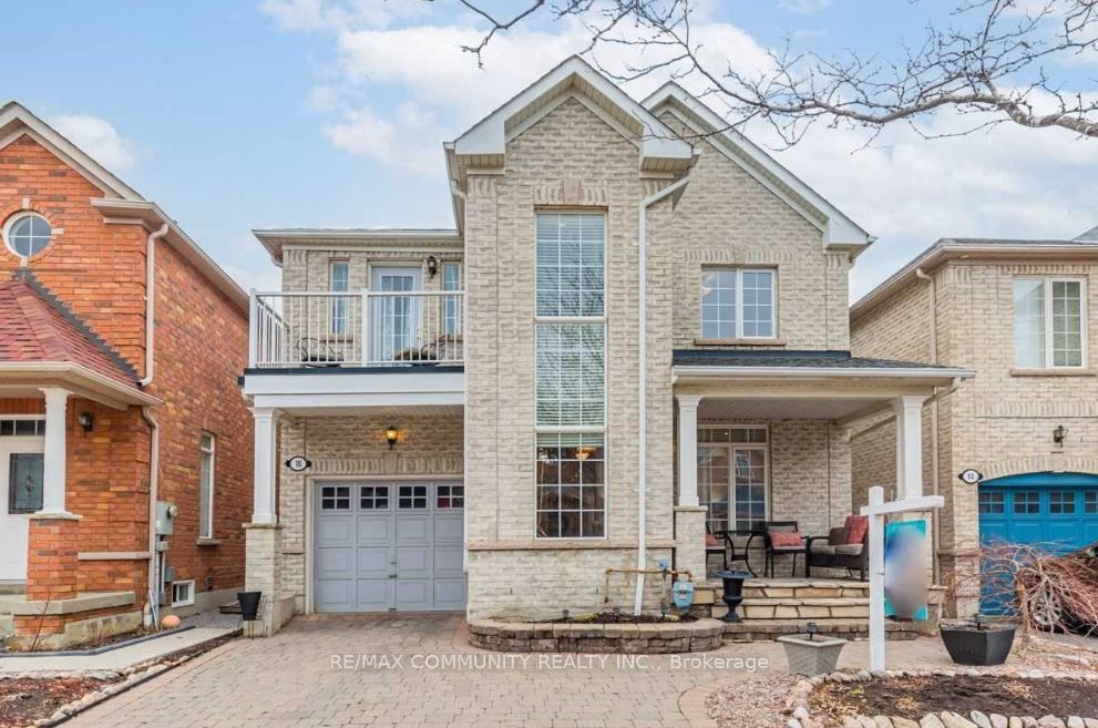 16 Down Crescent, Ajax