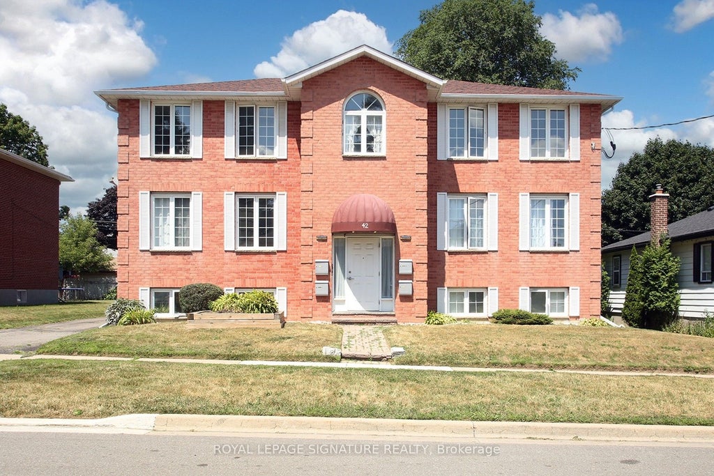 42 Tecumseh Avenue #4, Oshawa