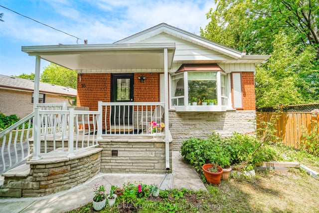 16 Scranton Road S, Toronto E09