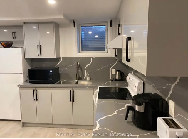11133 Sheppard Avenue E, Toronto E11