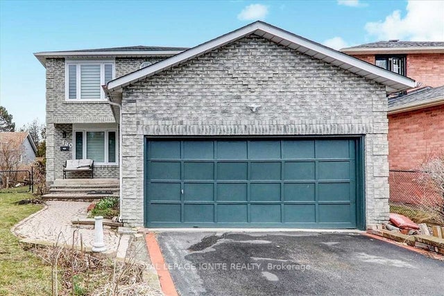 160 Twyn Rivers Drive, Pickering