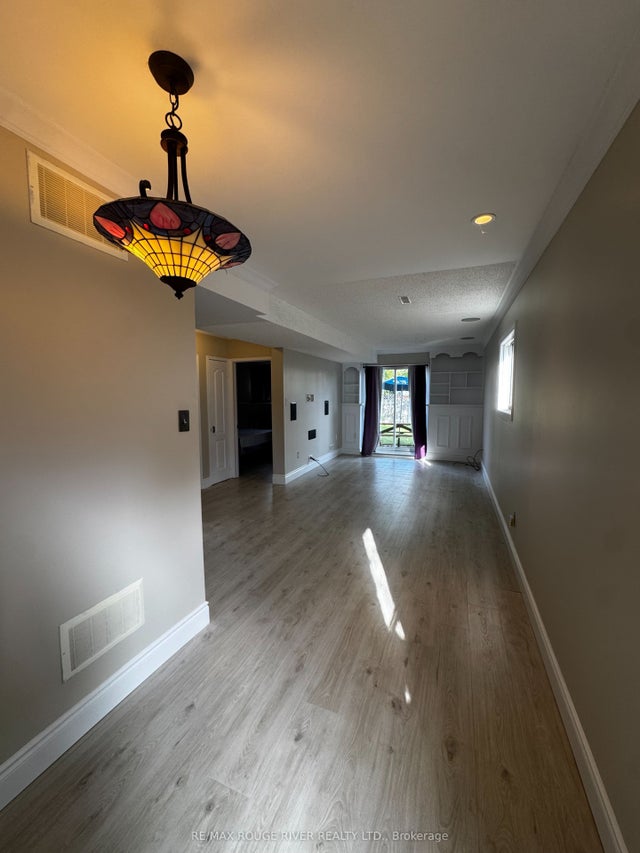 40 Farncomb Crescent Lower, Clarington