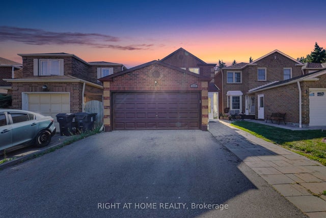 105 Hupfield Trail, Toronto E11